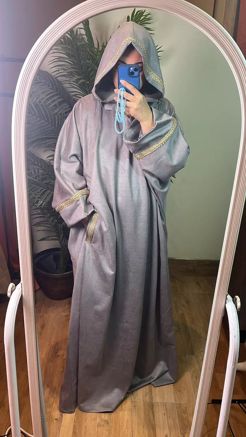 Winter Isdal Abaya